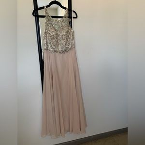 Dancing queen cream formal/prom/pageant dress. Size 0sih, small.